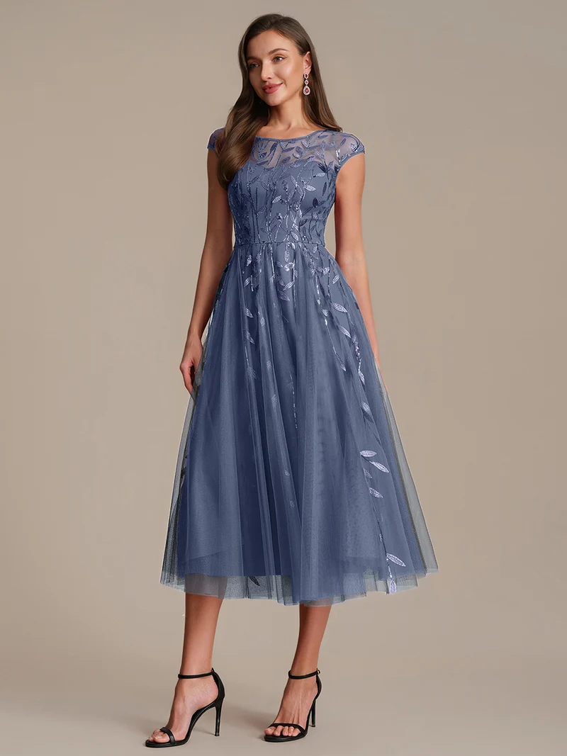 Robe de soirée mi-longue à paillettes avec manches cape