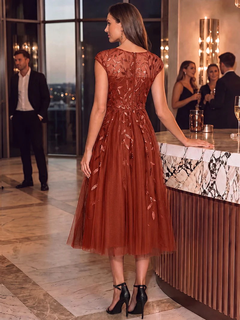 Robe de soirée mi-longue à paillettes avec manches cape