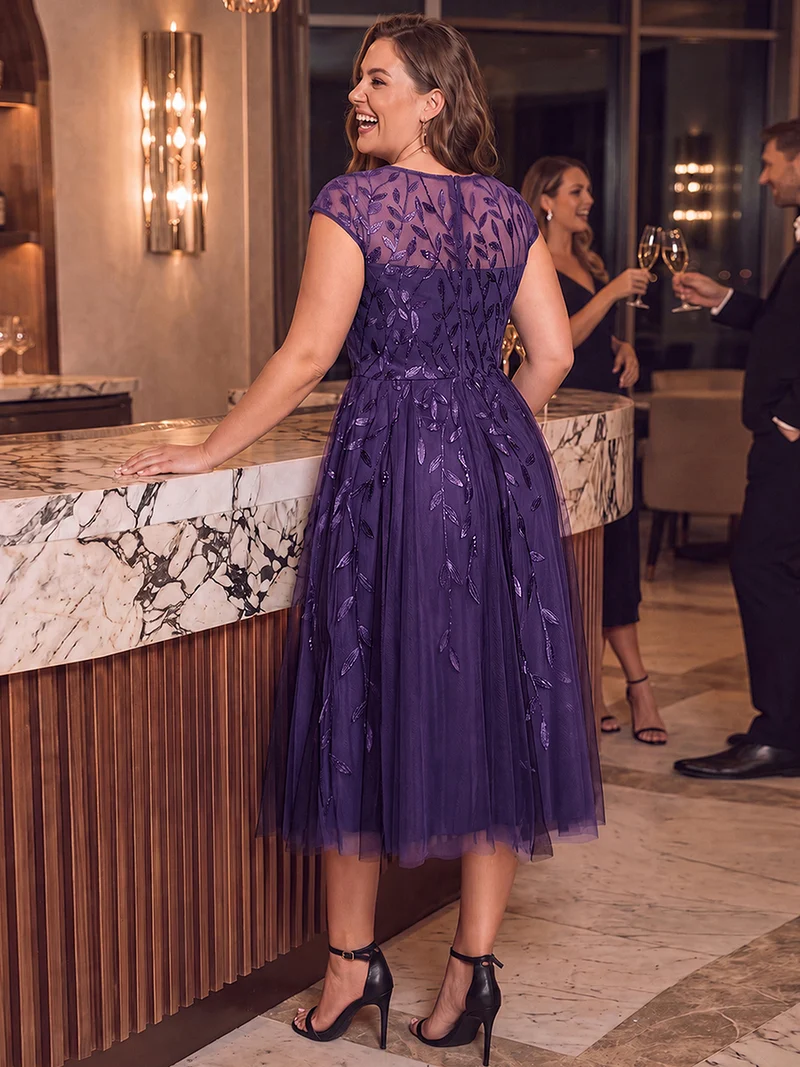 Robe de soirée mi-longue à paillettes avec manches cape