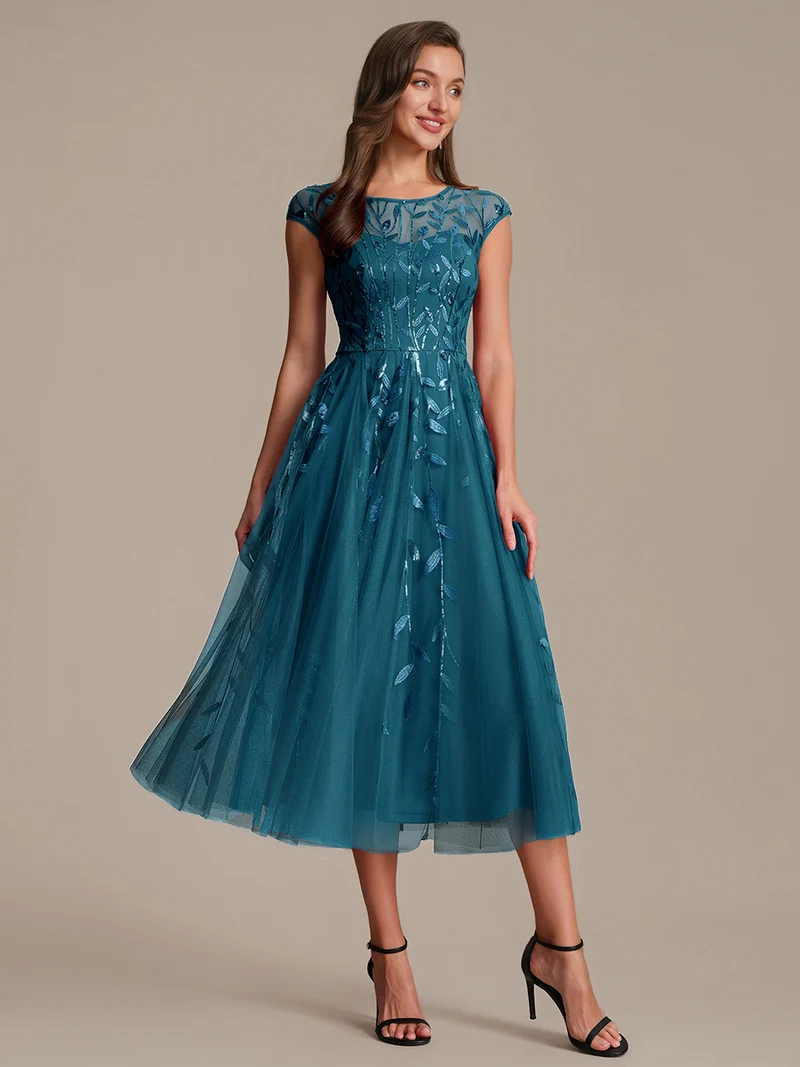 Robe de soirée mi-longue à paillettes avec manches cape