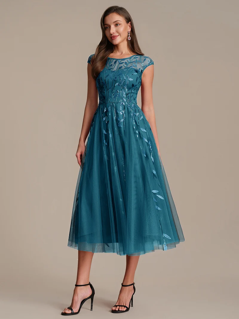 Robe de soirée mi-longue à paillettes avec manches cape