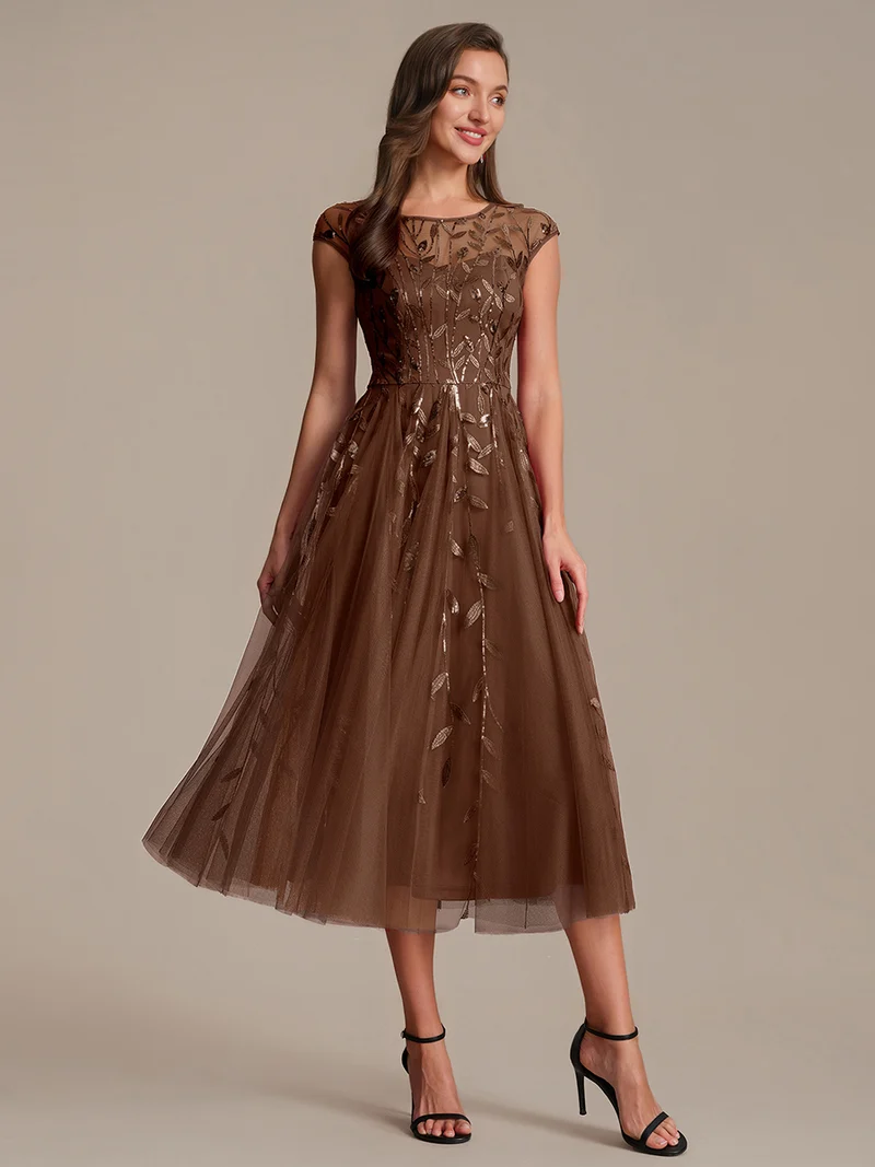 Robe de soirée mi-longue à paillettes avec manches cape