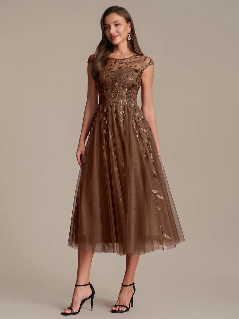 Robe de soirée mi-longue à paillettes avec manches cape