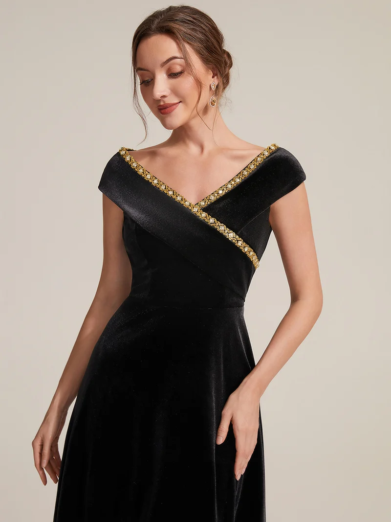 Robe midi en velours pour mariage, col V orné de bijoux