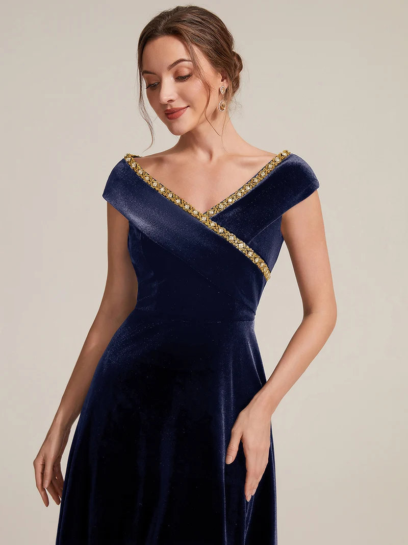 Robe midi en velours pour mariage, col V orné de bijoux