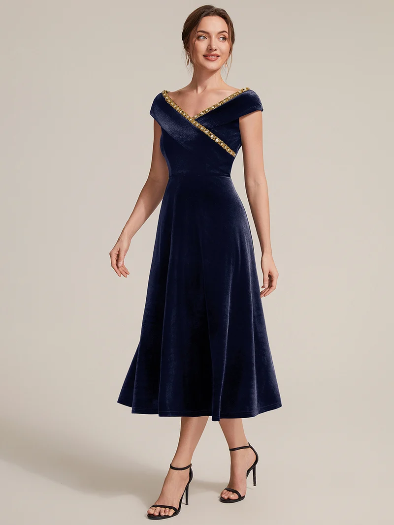 Robe midi en velours pour mariage, col V orné de bijoux
