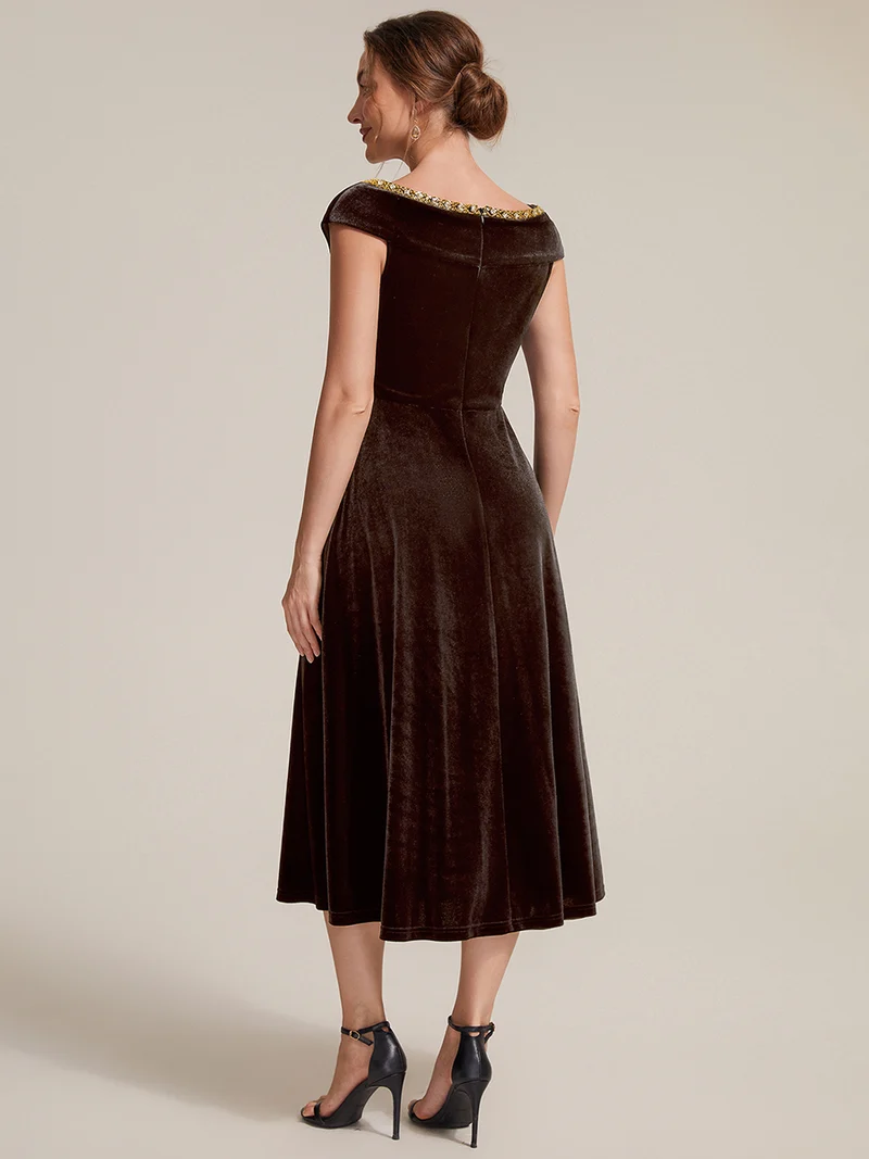 Robe midi en velours pour mariage, col V orné de bijoux