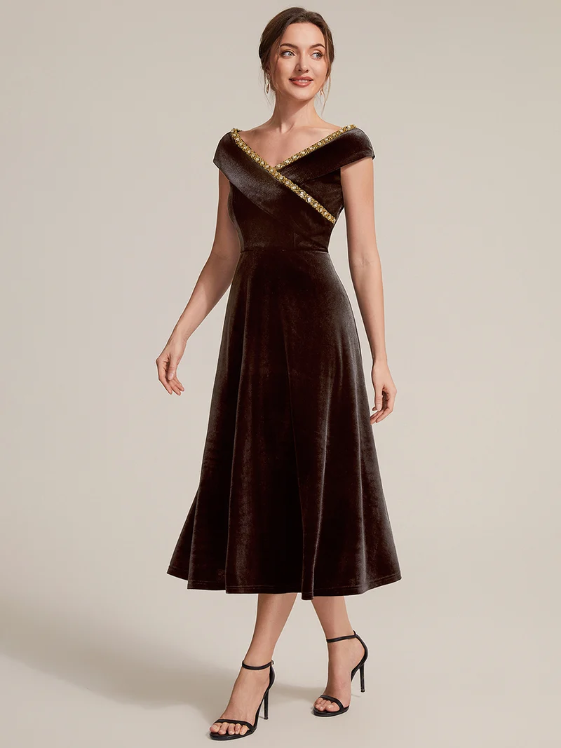 Robe midi en velours pour mariage, col V orné de bijoux