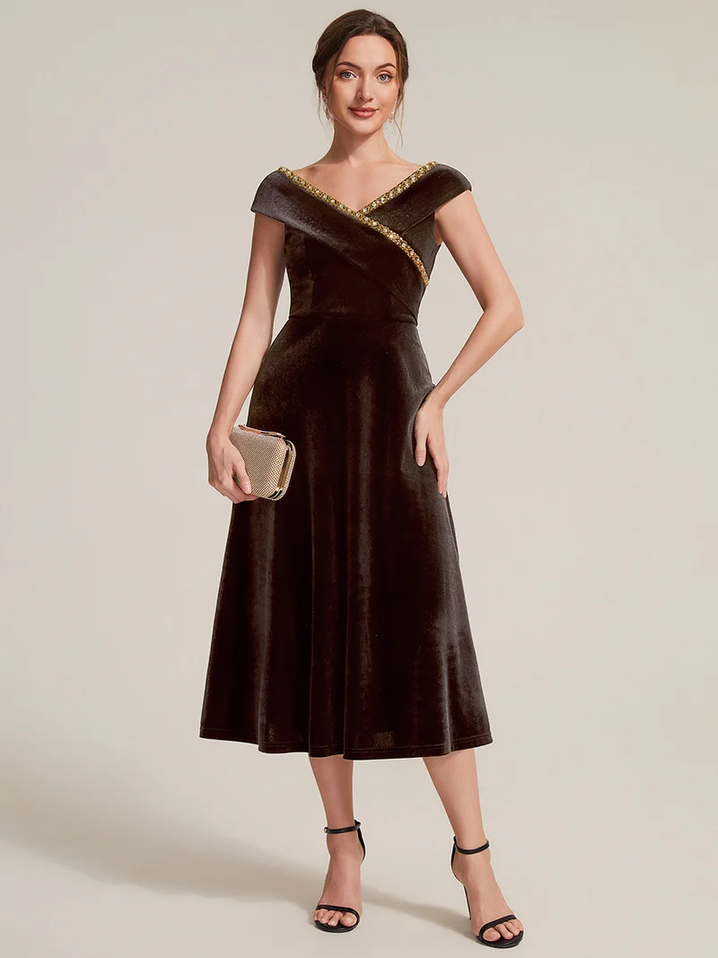 Robe midi en velours pour mariage, col V orné de bijoux