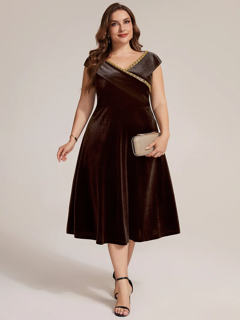 Robe midi en velours pour mariage, col V orné de bijoux