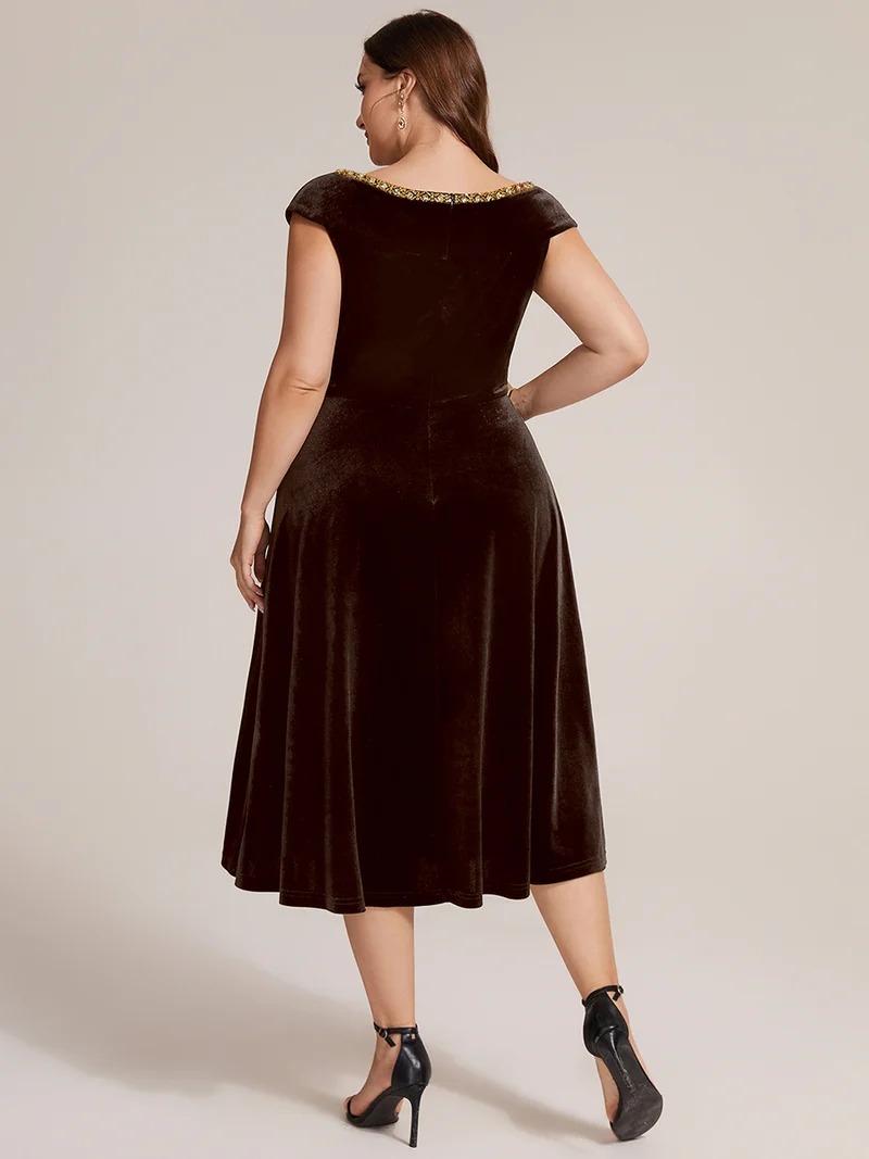 Robe midi en velours pour mariage, col V orné de bijoux