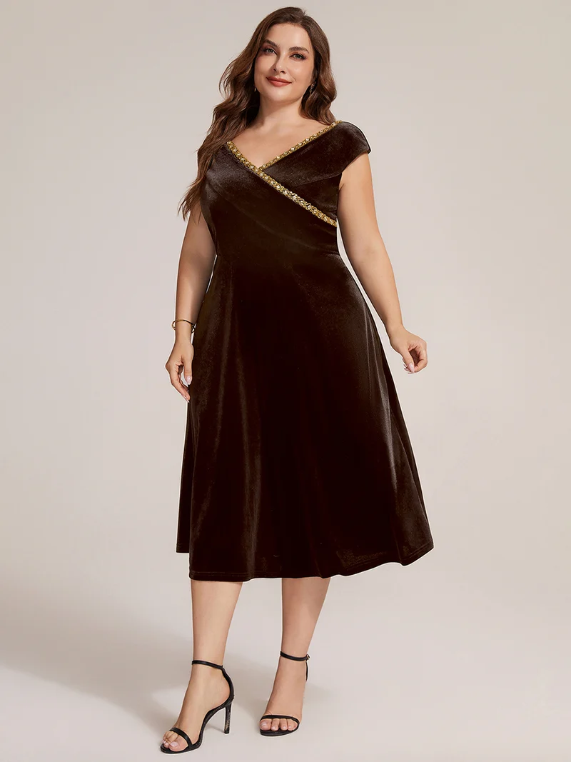 Robe midi en velours pour mariage, col V orné de bijoux
