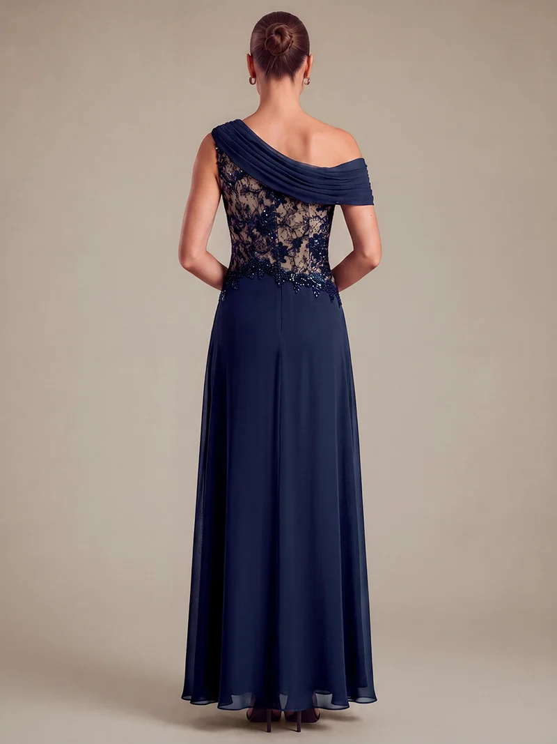 Robe longue asymétrique en mousseline avec détail transparent
