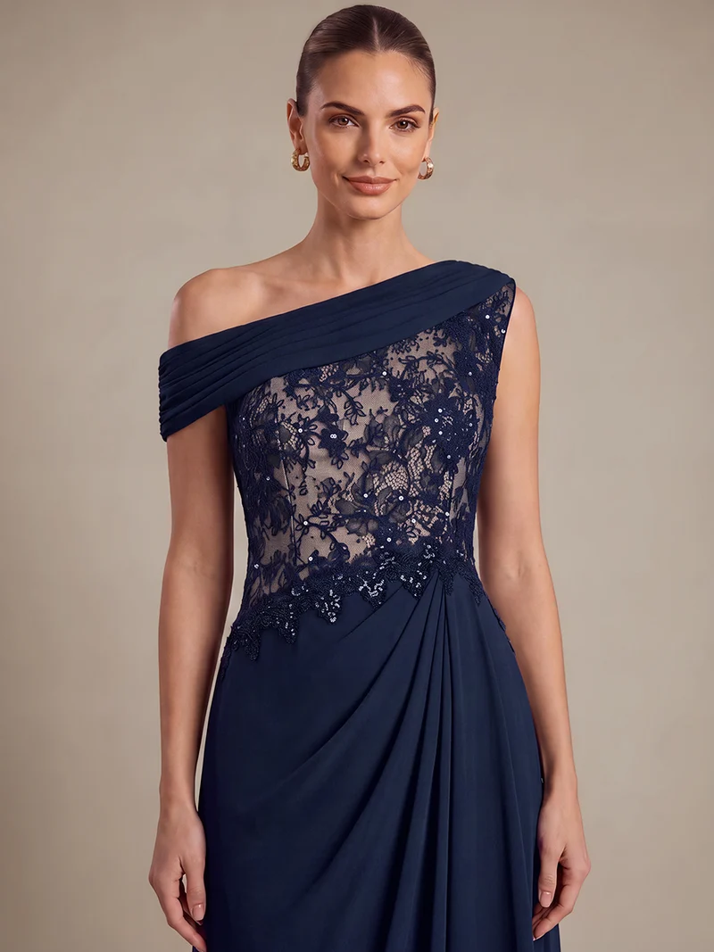 Robe longue asymétrique en mousseline avec détail transparent