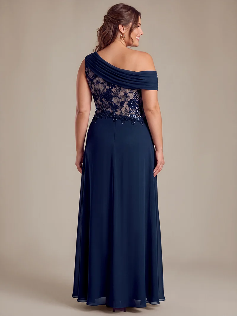 Robe longue asymétrique en mousseline avec détail transparent
