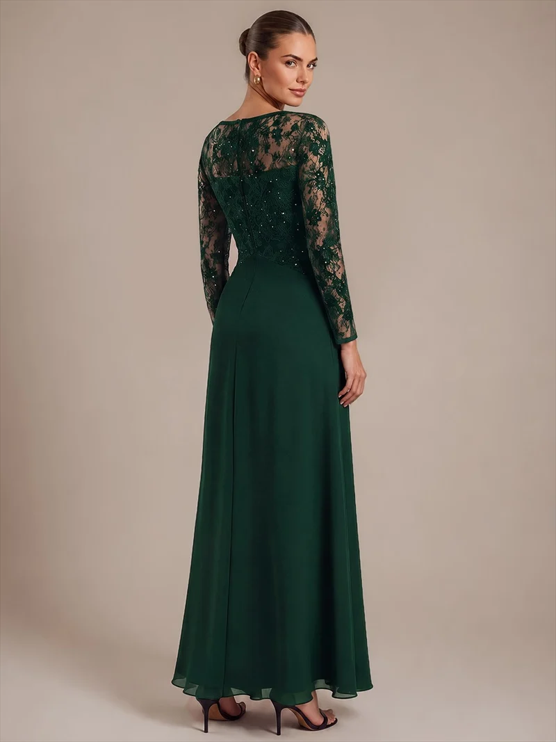 Robe longue en mousseline à manches longues et détails transparents
