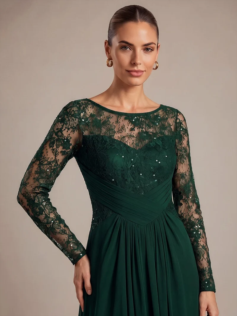 Robe longue en mousseline à manches longues et détails transparents