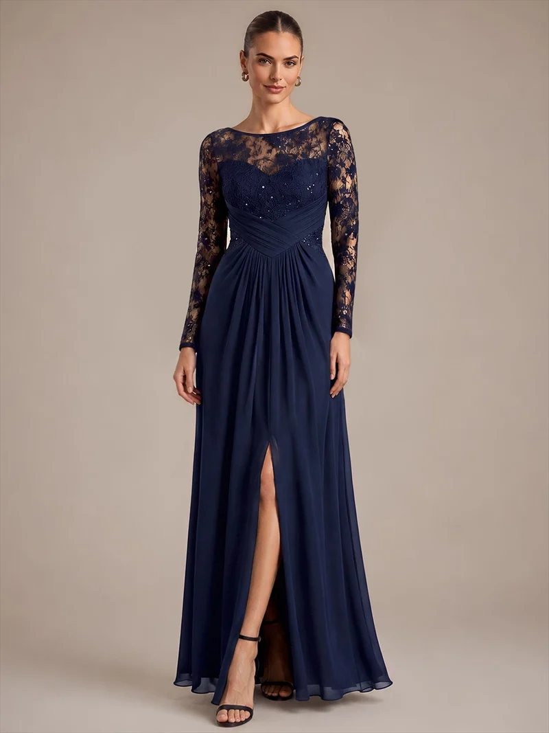 Robe longue en mousseline à manches longues et détails transparents