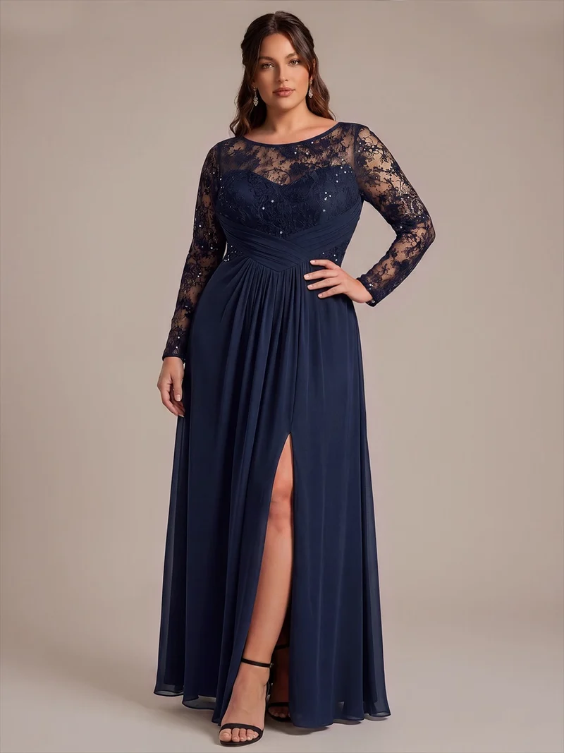 Robe longue en mousseline à manches longues et détails transparents
