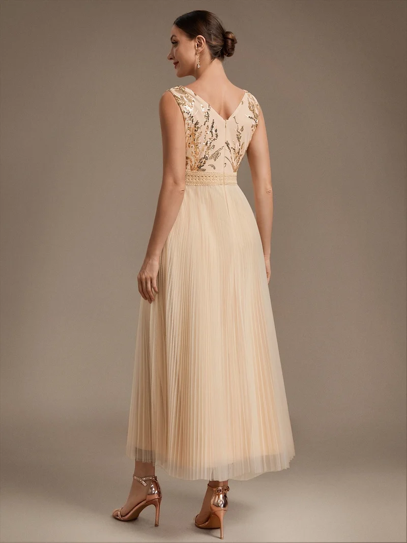 Robe longue en tulle à paillettes avec col V et bordure en dentelle