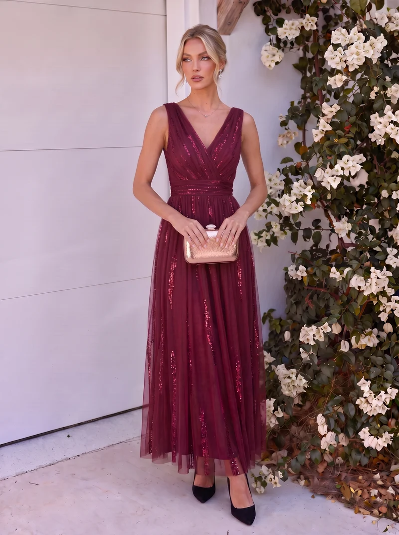 Robe longue sans manches en tulle à paillettes drapé