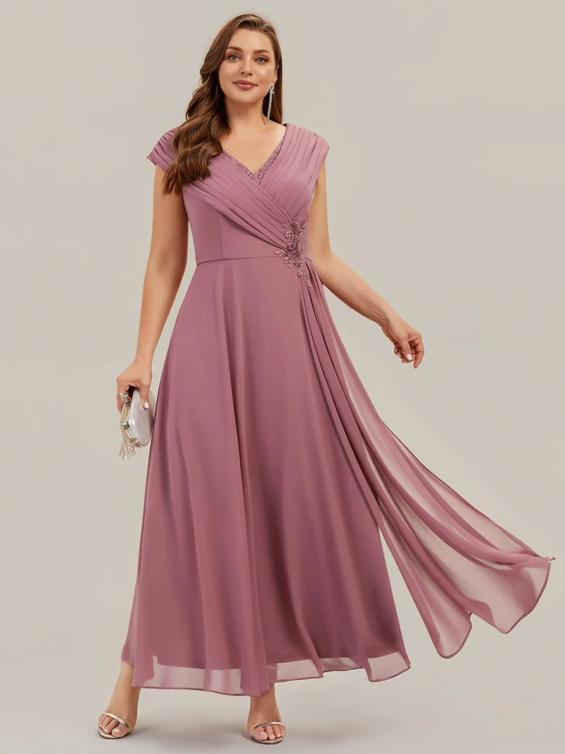 Robe longue en mousseline à appliqué floral, coupe trapèze