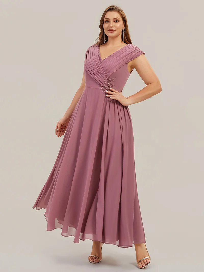 Robe longue en mousseline à appliqué floral, coupe trapèze