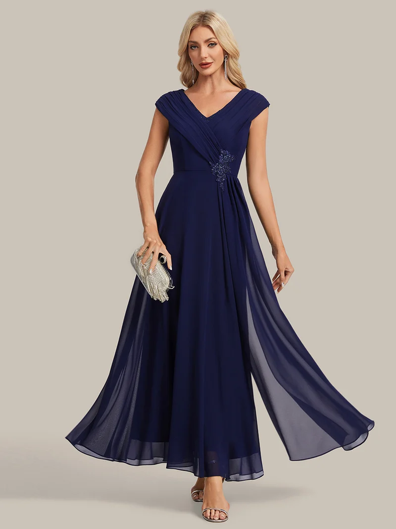 Robe longue en mousseline à appliqué floral, coupe trapèze