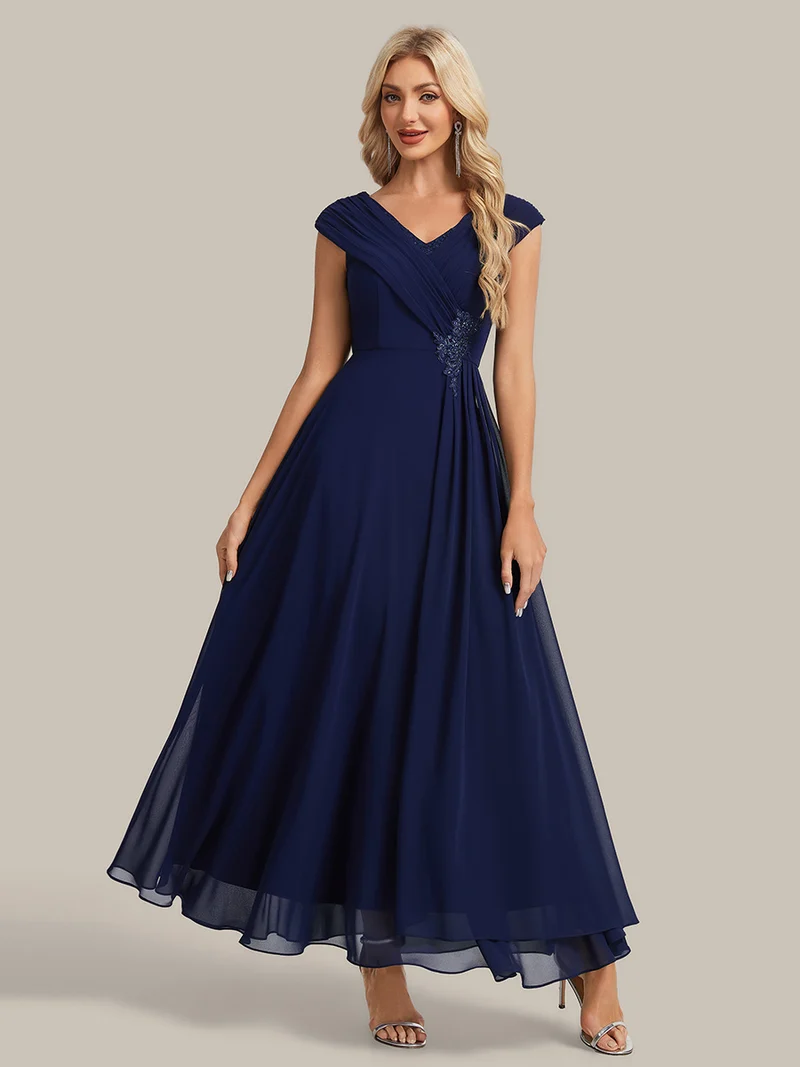 Robe longue en mousseline à appliqué floral, coupe trapèze