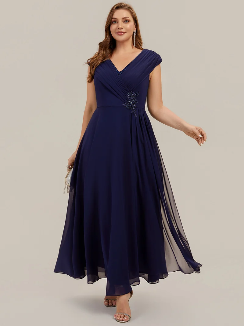 Robe longue en mousseline à appliqué floral, coupe trapèze