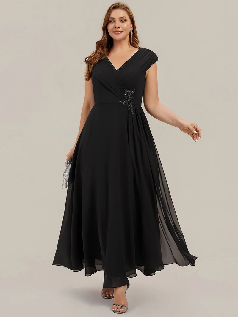 Robe longue en mousseline à appliqué floral, coupe trapèze