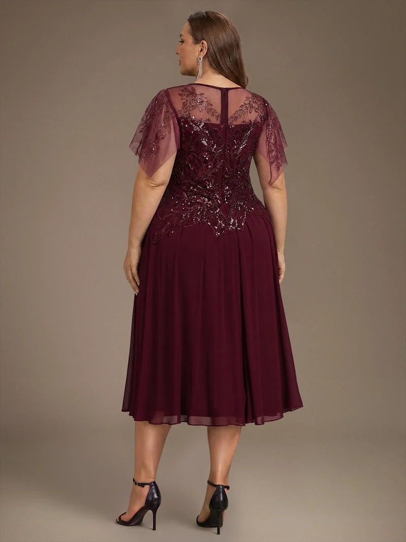 Robe midi en tulle ornée de perles et de paillettes, avec manches volantées