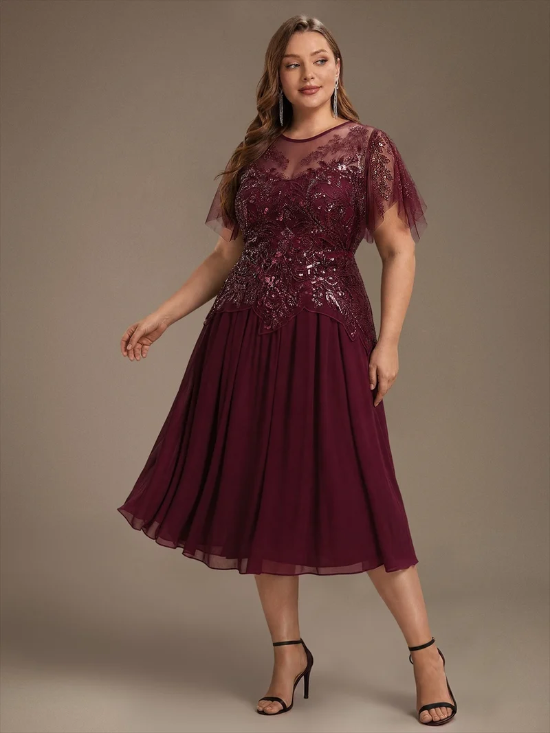 Robe midi en tulle ornée de perles et de paillettes, avec manches volantées