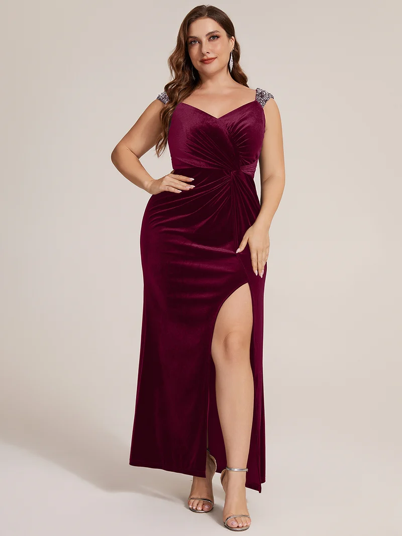 Robe longue glamour en velours avec décolleté V, paillettes et fente