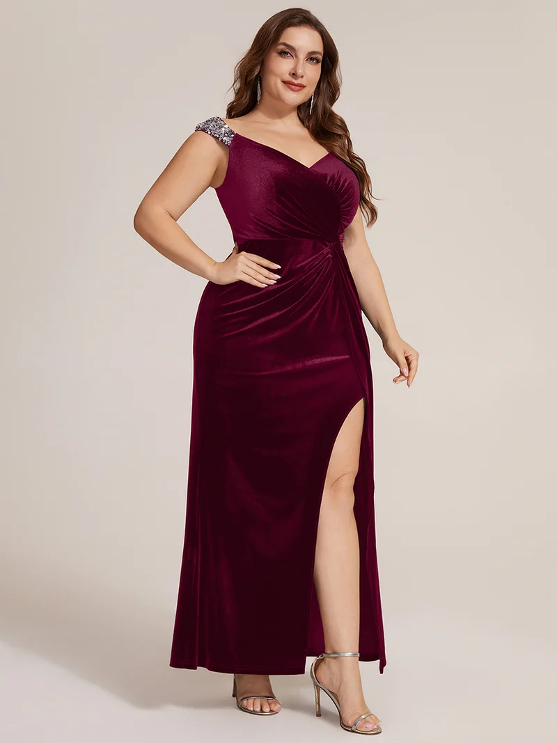 Robe longue glamour en velours avec décolleté V, paillettes et fente
