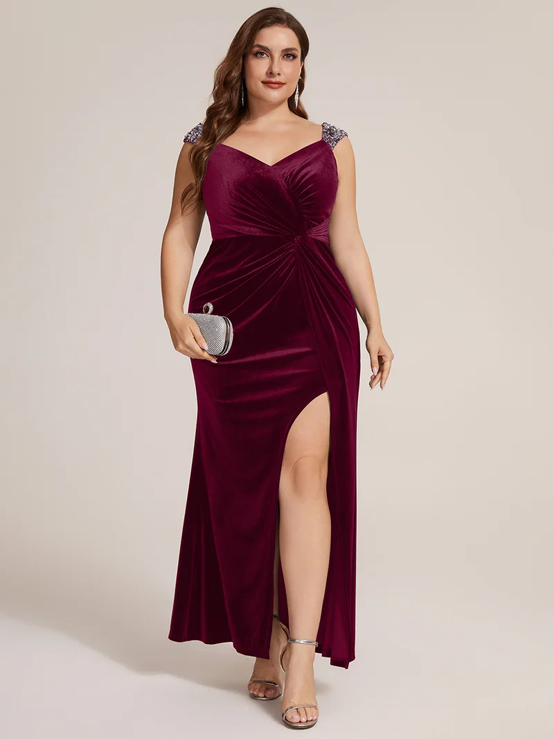 Robe longue glamour en velours avec décolleté V, paillettes et fente