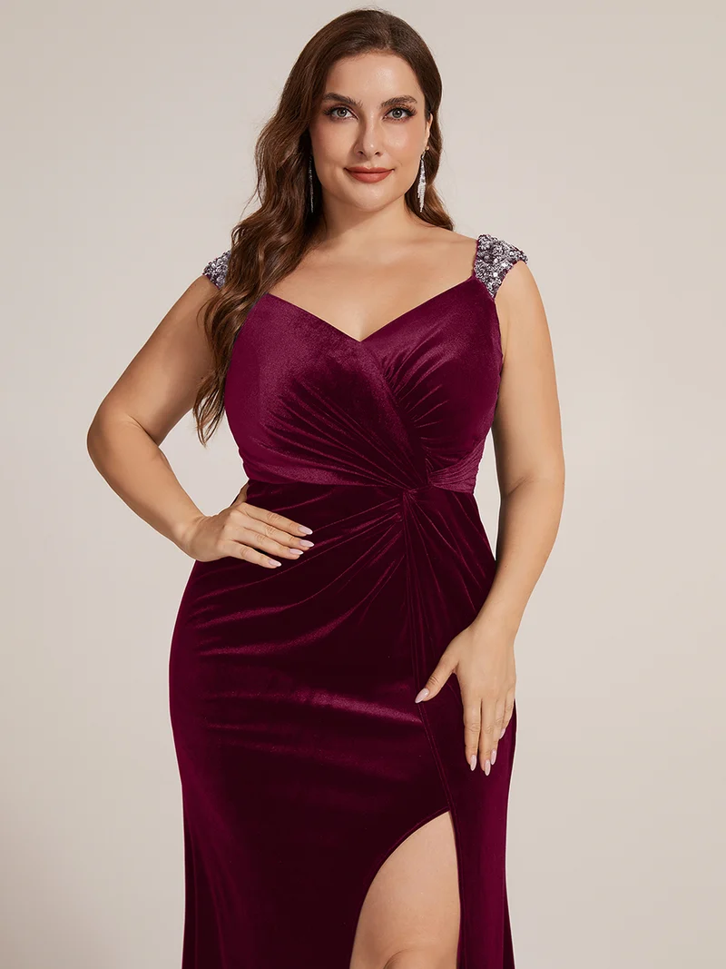 Robe longue glamour en velours avec décolleté V, paillettes et fente