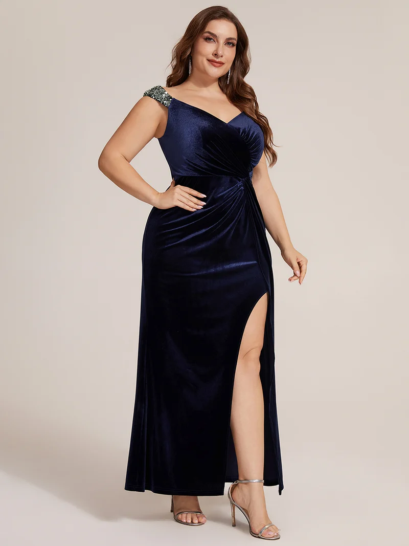Robe longue glamour en velours avec décolleté V, paillettes et fente