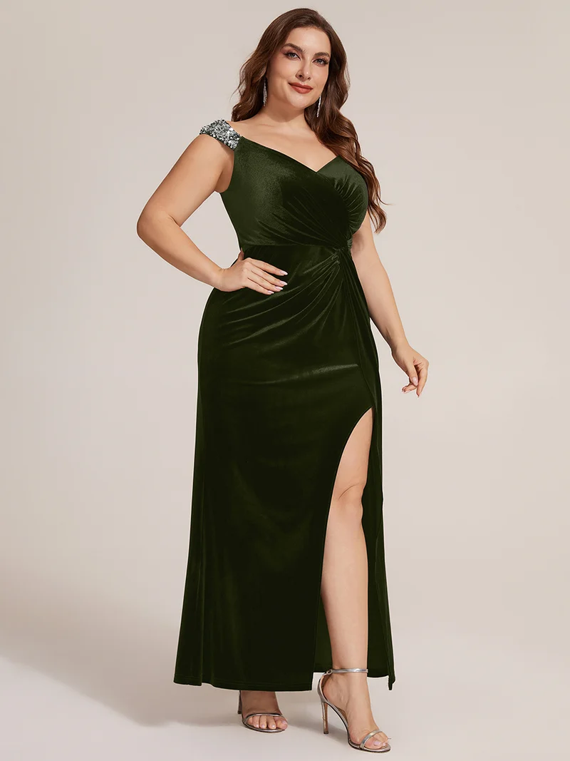 Robe longue glamour en velours avec décolleté V, paillettes et fente