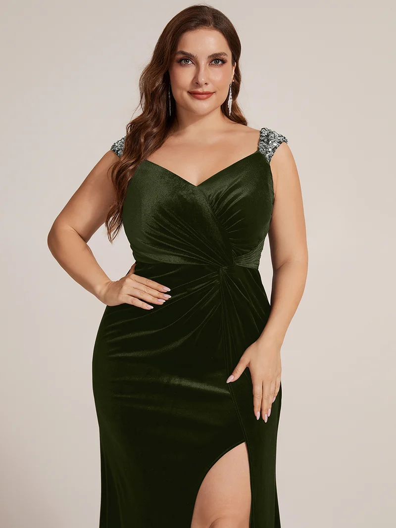 Robe longue glamour en velours avec décolleté V, paillettes et fente