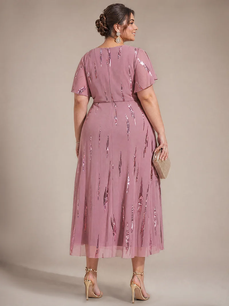 Robe en tulle à sequins longueur thé, col V et manches volantées