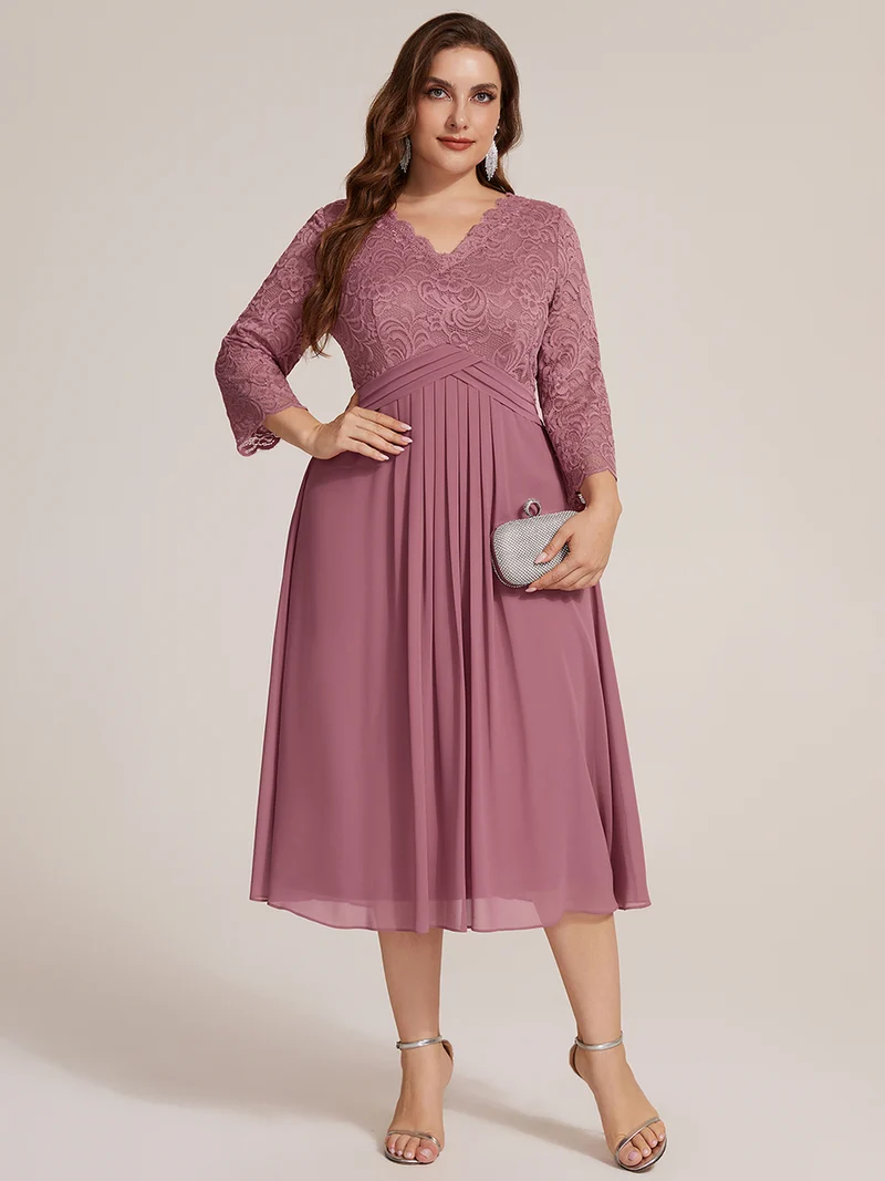 Robe midi en dentelle à col V et manches 3/4