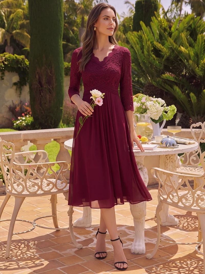 Robe midi en dentelle à col V et manches 3/4