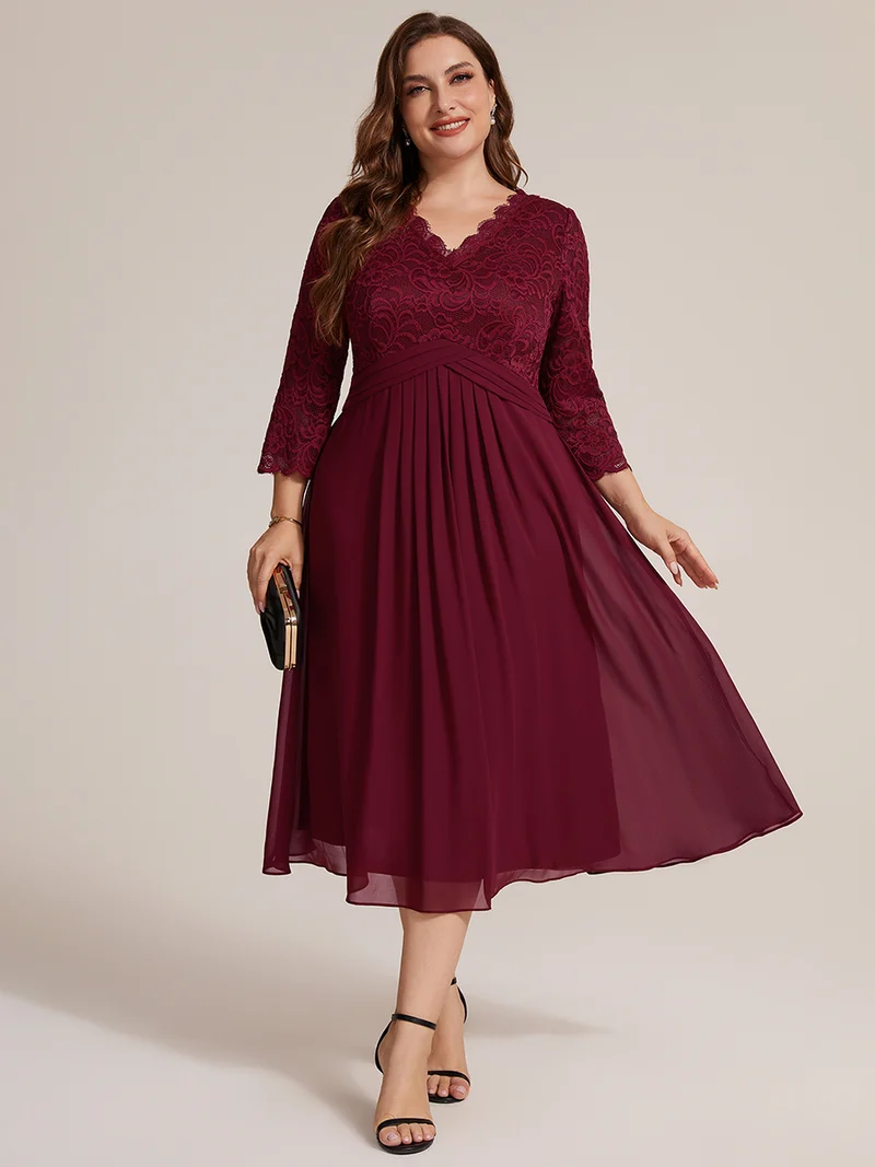 Robe midi en dentelle à col V et manches 3/4