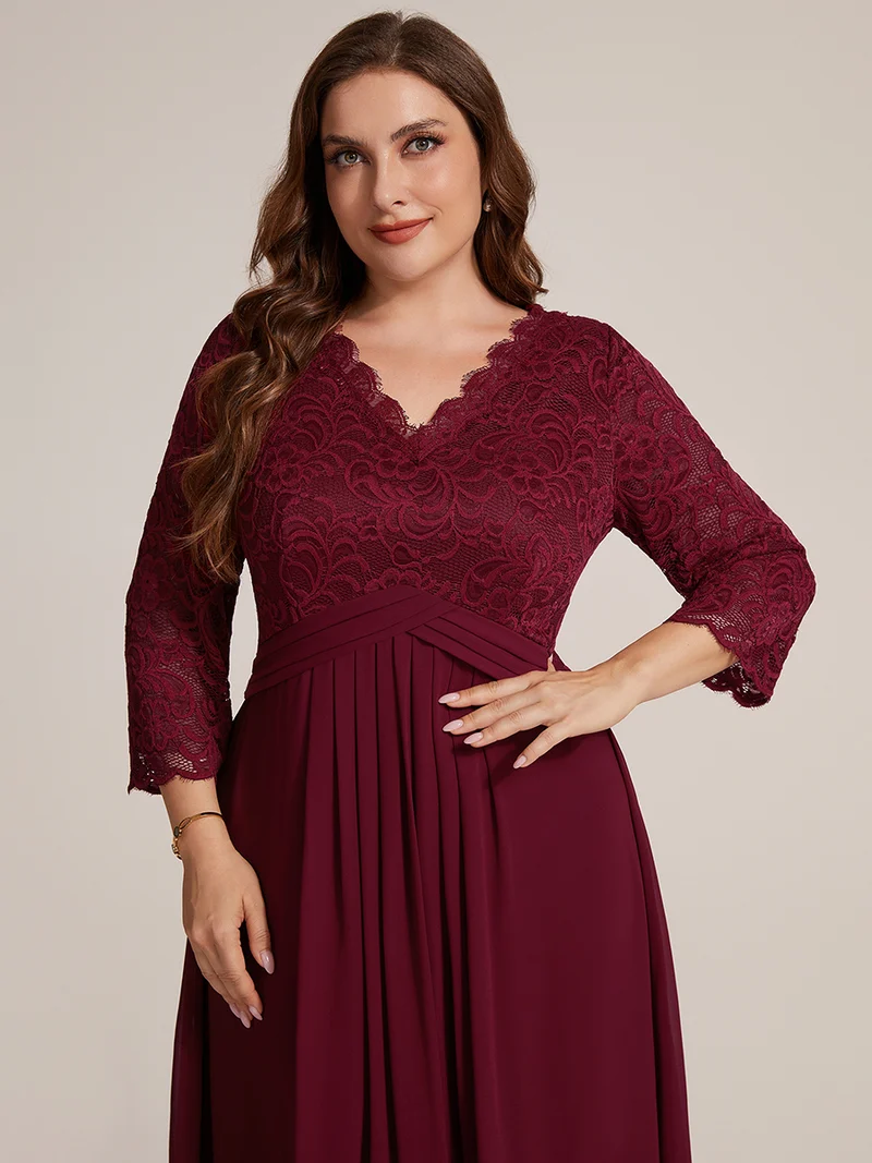 Robe midi en dentelle à col V et manches 3/4
