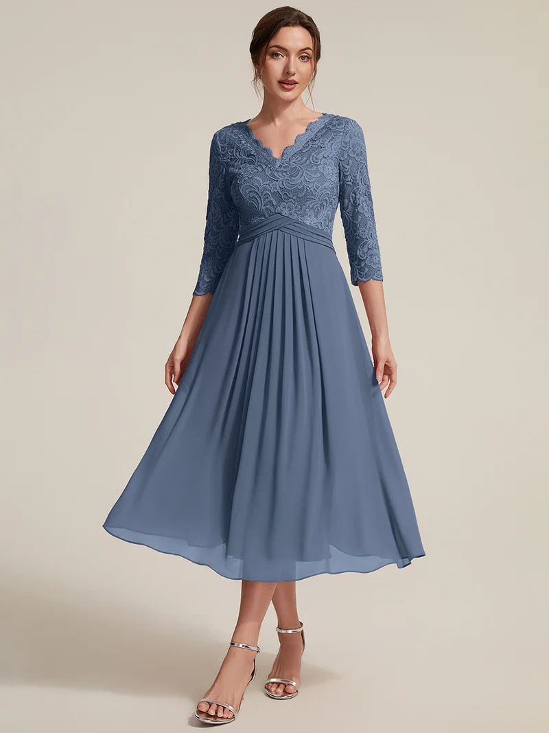 Robe midi en dentelle à col V et manches 3/4