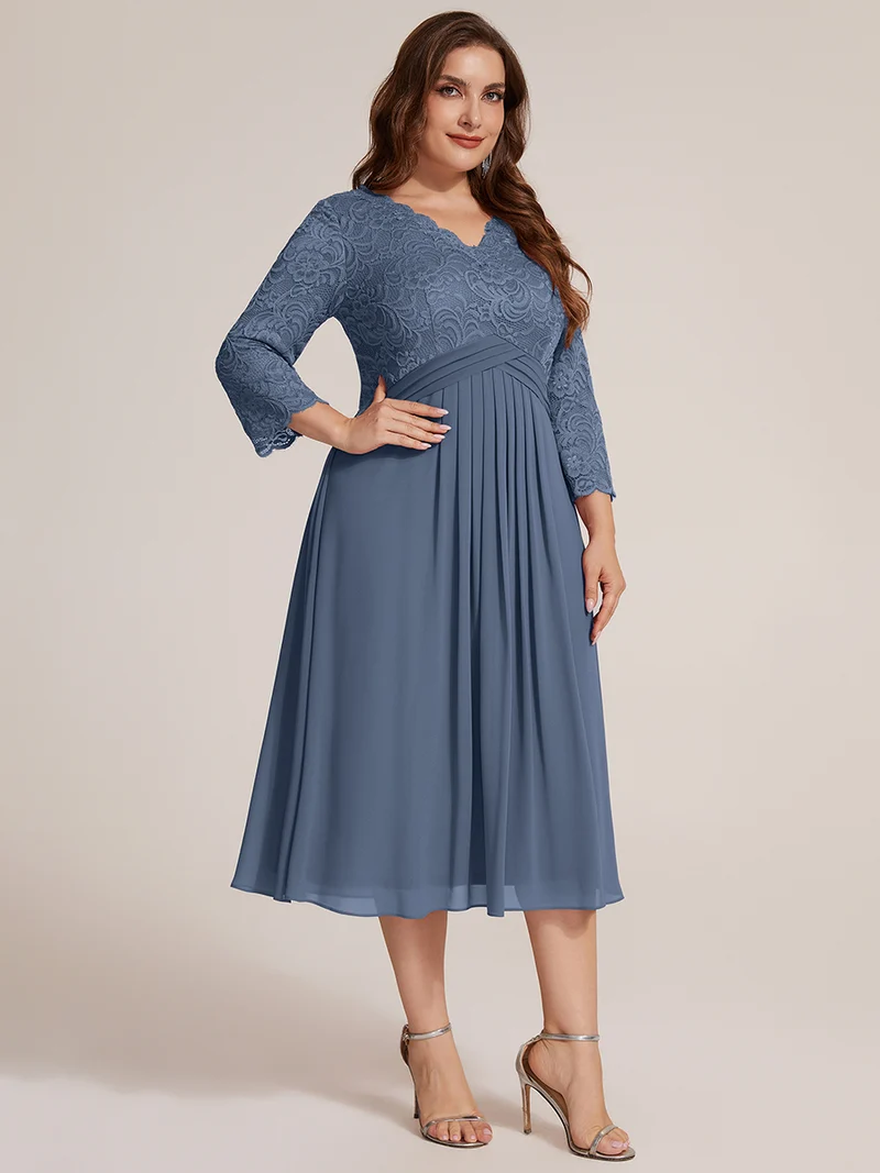 Robe midi en dentelle à col V et manches 3/4