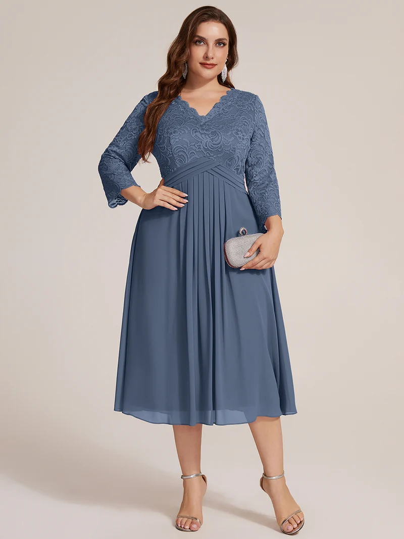 Robe midi en dentelle à col V et manches 3/4