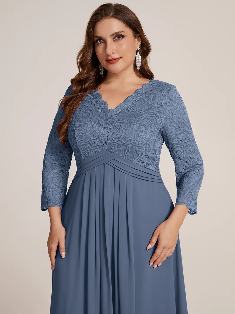 Robe midi en dentelle à col V et manches 3/4