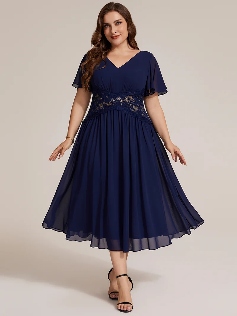 Robe midi en mousseline avec dentelle et manches volantées